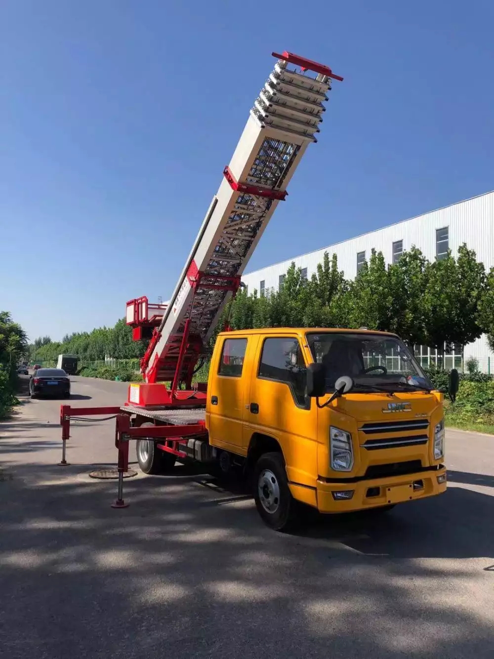 崇阳附近的云梯车出租服务：轻松解决高空作业需求