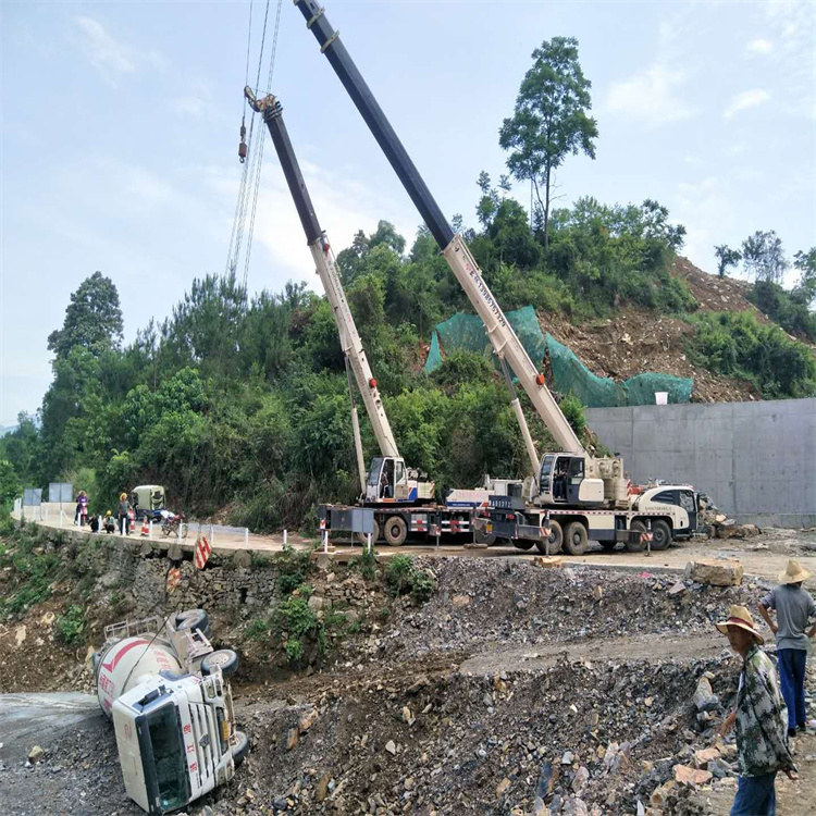 崇阳汽车掉沟里叫吊车救援要多少钱
