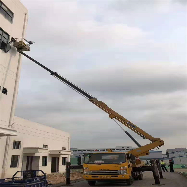 崇阳吊车可以用吊笼吊人作业吗